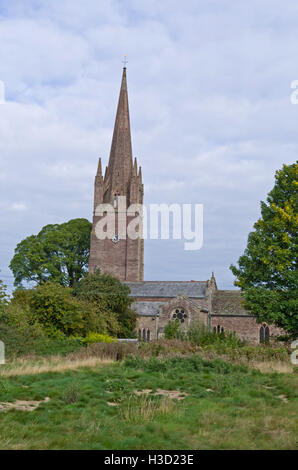 La chiesa parrocchiale di San Pietro e di San Paolo in città mercato di Weobley, Herefordshire. Foto Stock