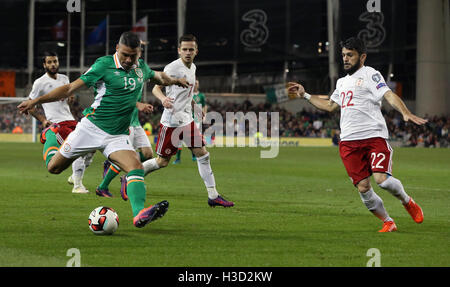 Repubblica di Irlanda il Jonathan Walters ha un colpo a obiettivo durante il 2018 FIFA World Cup Match di qualificazione all'Aviva Stadium di Dublino. Stampa foto di associazione. Picture Data: Giovedì 6 Ottobre, 2016. Vedere PA Storia Repubblica di calcio. Foto di credito dovrebbe leggere: Niall Carson/filo PA. Restrizioni: solo uso editoriale, nessun uso commerciale senza la preventiva autorizzazione, si prega di contattare PA immagini per ulteriori informazioni: Tel: +44 (0) 115 8447447. Foto Stock