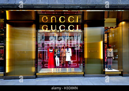 Londra, Inghilterra, Regno Unito. Sloane Street - Gucci (n. 18) Foto Stock