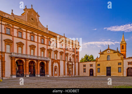 Emilia Romagna Sassuolo il Palazzo Ducale e la chiesa di San Francesco in Rocca Foto Stock