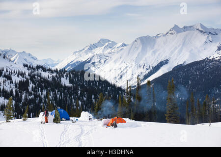 Snowboard spedizione base camp in Canada Foto Stock