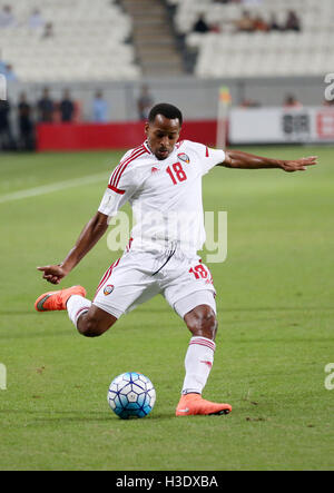 Abu Dhabi. 6 Ottobre, 2016. UAE Mohamed Fawzi compete durante la Coppa del Mondo di calcio 2018 match di qualificazione tra gli Emirati Arabi Uniti e della Thailandia a Mohammed Bin Zayed Stadium ad Abu Dhabi il 6 ottobre 2016. © Li Zhen/Xinhua/Alamy Live News Foto Stock