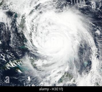 Di Silver Spring, Maryland, Stati Uniti. 06 ott 2016. La vera immagine di colore del nord-ovest dell'Oceano Atlantico, mostrando uragano Matteo, prese dai satelliti NOAA Suomi meteo satellite il Ott 06, 2016, 6 ottobre 2016. Credito dispensa NOAA/Gado/Alamy Live News. Foto Stock