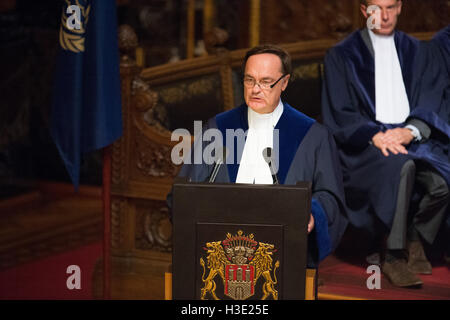 Amburgo, Germania. Il 7 ottobre, 2016. Il presidente del Tribunale internazionale per il diritto del mare, Vladimir Vladimirovich Golitsyn parla alla cerimonia ufficiale per il ventesimo anniversario del Tribunale internazionale per il diritto del mare ad Amburgo, Germania, 7 ottobre 2016. Foto: Daniel Reinhardt/dpa/Alamy Live News Foto Stock