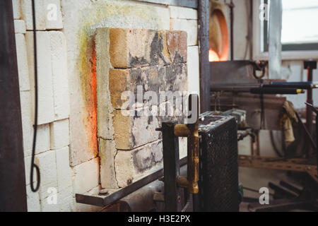 Workstation vuota e il forno Foto Stock