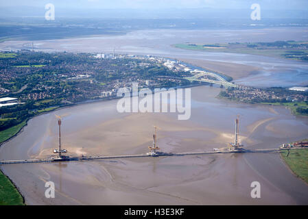Una vista aerea del nuovo River Mersey Crossing in costruzione a Runcorn, Merseyside, Inghilterra nord-occidentale Foto Stock