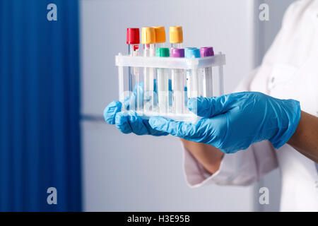 Una per i tubi di campionamento e di analisi, medico di fondo Foto Stock
