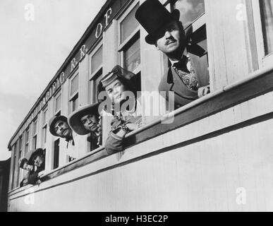 Il GIRO DEL MONDO IN 80 GIORNI 1956 United Artists film con da destra: David Niven Shirley MacLaine, Cantinflas Foto Stock