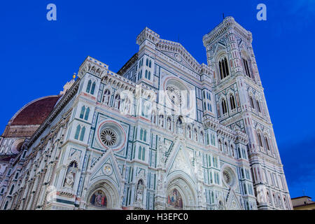 Visualizzare presso la Basilica di Santa Maria del Fiore. È la chiesa principale di Firenze, Italia. Foto Stock