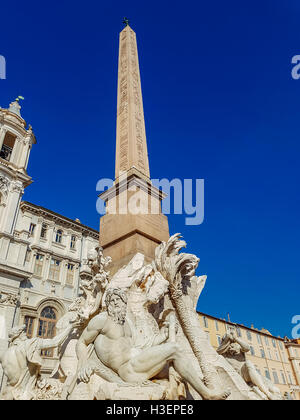 Dettaglio della Fontana dei Quattro Fiumi a Piazza Navona a Roma mostra il fiume-dio Gange Foto Stock