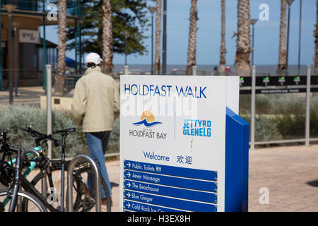 Glenelg cittadina sulla costa del Sud Australia dove un famoso tram passa ad Adelaide, Australia del Sud Foto Stock