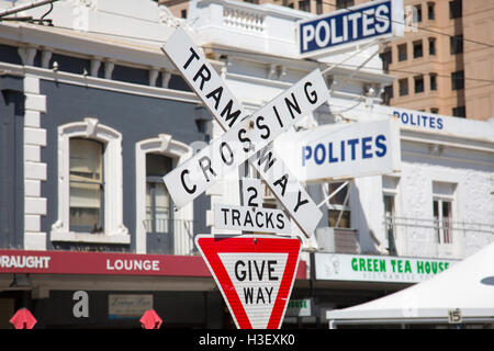 Glenelg cittadina sulla costa del Sud Australia dove un famoso tram passa ad Adelaide, Australia del Sud Foto Stock