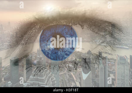 Esposizione doppia immagine dell'occhio umano con centro business district Shanghai city. Business future concept. Foto Stock