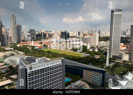 Singapore, Padang e vecchi edifici sul lungomare dal Pan Pacific Hotel Foto Stock