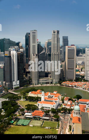 Singapore, Padang, Fiume, Boat Quay e del quartiere degli affari, vista in elevazione da Swissotel Equinox Resturant Foto Stock