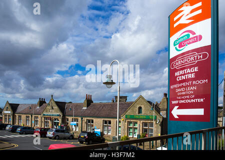 Carnforth la stazione ferroviaria e il Centro del Patrimonio segno Carnforth LANCASHIRE REGNO UNITO Foto Stock