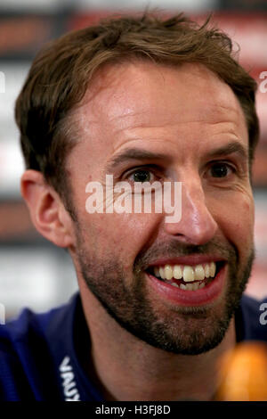 Inghilterra caretaker manager Gareth Southgate durante una conferenza stampa a casa Sopwell, St Albans. Foto Stock