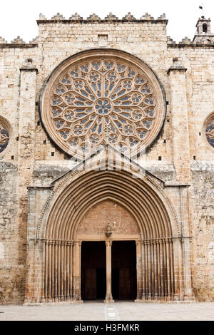 Monastero benedettino costruito in stile romanico di Sant Cugat del Valles, Spagna Foto Stock