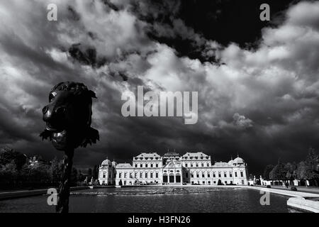 Convertito in bianco e nero il Palazzo del Belvedere di Vienna in Austria. Foto Stock