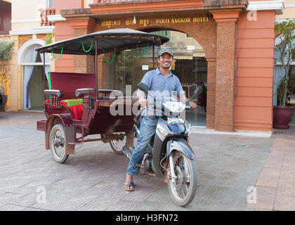 -Tuk Tuk driver in attesa in Siem Reap,Cambogia. Foto Stock