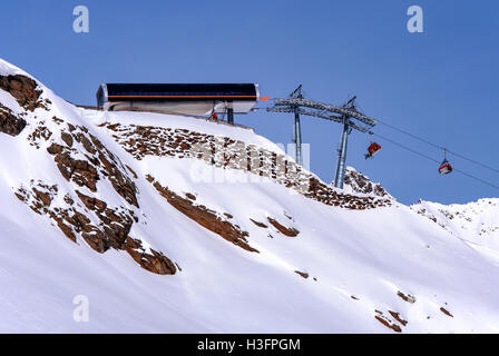 Seggiovia stazione superiore in Solden, stazione di sci alpino nelle Alpi Otztal in Austria Foto Stock