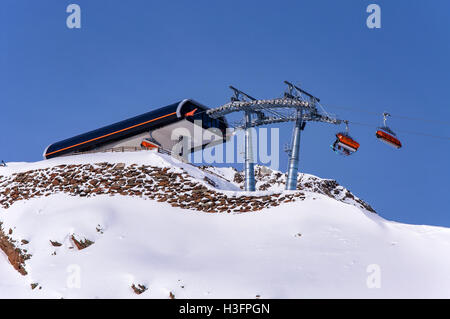 Seggiovia stazione superiore in Solden, stazione di sci alpino nelle Alpi Otztal in Austria Foto Stock