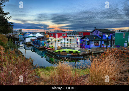 Dawn al Fisherman Wharf marina-Victoria, British Columbia, Canada. Foto Stock