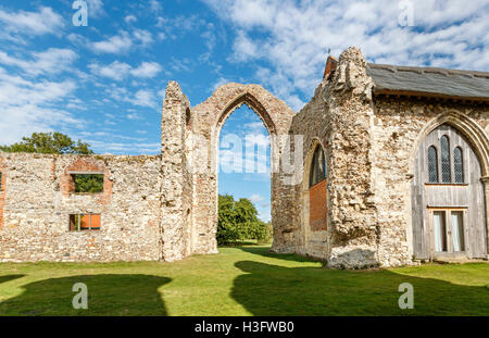 Xiv secolo le rovine di a Leiston Abbey, un abbazia di Premonastratensian canonici, a Leiston, Suffolk Coastal District, REGNO UNITO Foto Stock