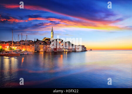 Rovigno cittadina al tramonto in Croazia Foto Stock