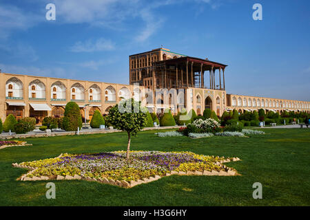 Iran, Isfahan, Imam Square, Ali Qapu Palace, patrimonio mondiale UNESCO Foto Stock