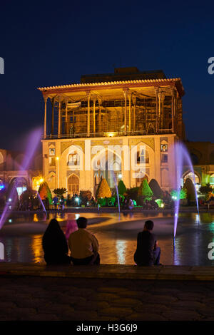 Iran, Isfahan, Imam Square, Ali Qapu Palace, patrimonio mondiale UNESCO Foto Stock