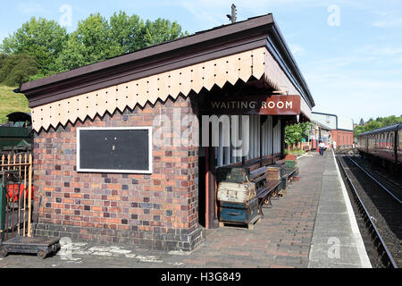 Escursione di un giorno sul Severn Valley Railway, che racchiude le reliquie di età del vapore su questo lavoro storica linea ferroviaria. Foto Stock