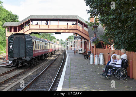 Escursione di un giorno sul Severn Valley Railway, che racchiude le reliquie di età del vapore su questo lavoro storica linea ferroviaria. Foto Stock