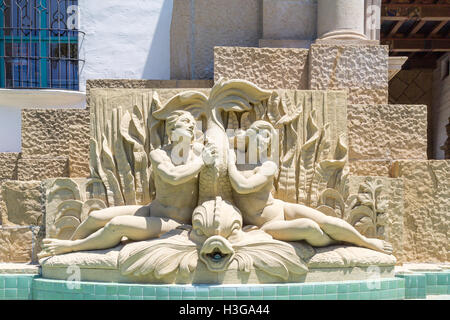 Statua di ornati e Fontana di Santa Barbara Foto Stock