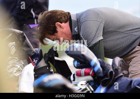 St Andrews, Scotland, Regno Unito, 08, ottobre 2016. Leader americane attore Kyle MacLachlan si prepara per l'inizio del suo terzo turno nel Alfred Dunhill Links Championship, Credito: Ken Jack / Alamy Live News Foto Stock