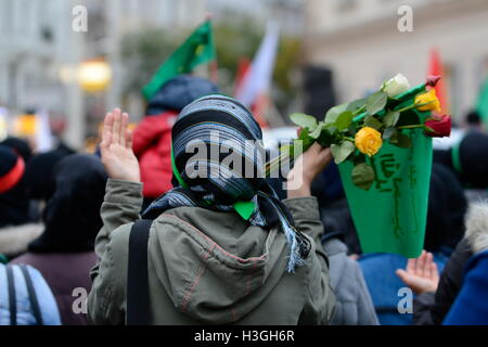 Vienna, Austria. 8 Ottobre, 2016. Imaam Hussain giorno 2016 a Vienna. Dimostrazione per la guarigione di Shia imam Hussein al-Husain ibn alī. Credito: Franz Perc/Alamy Live News Foto Stock