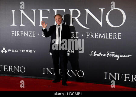 Firenze, Italia. 8 Ottobre, 2016. Dan Brown Firenze 8 ottobre 2016. "L'Inferno" Premiere mondiale. Foto di Samantha Zucchi Insidefoto Credito: insidefoto srl/Alamy Live News Foto Stock