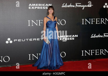 Firenze, Italia. 8 Ottobre, 2016. Ana Ularu Firenze 8 ottobre 2016. "L'Inferno" Premiere mondiale. Foto di Samantha Zucchi Insidefoto Credito: insidefoto srl/Alamy Live News Foto Stock