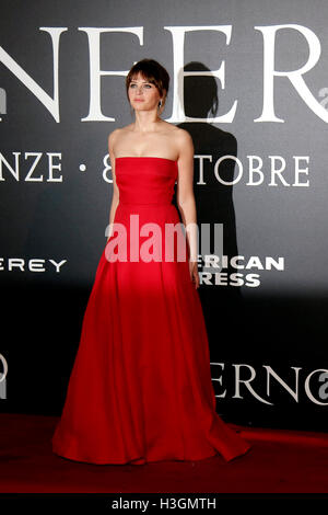 Firenze, Italia. 8 Ottobre, 2016. Felicity Jones Firenze 8 ottobre 2016. "L'Inferno" Premiere mondiale. Foto di Samantha Zucchi Insidefoto Credito: insidefoto srl/Alamy Live News Foto Stock