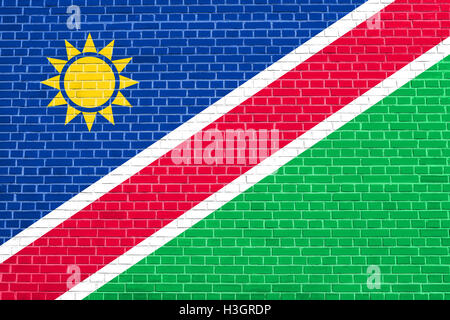 Nazionale della Namibia bandiera ufficiale. Africa simbolo patriottico, banner, elemento dello sfondo. Bandiera della Namibia su un muro di mattoni texture Foto Stock