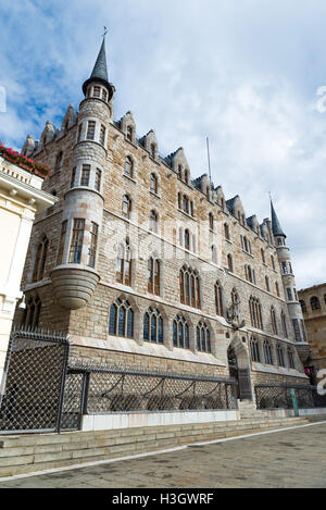 LEON - SPAGNA - Ottobre 16, 2016 : Botines Palace è un edificio modernista che si trova nella città di Leon, Spagna. Originariamente commer Foto Stock