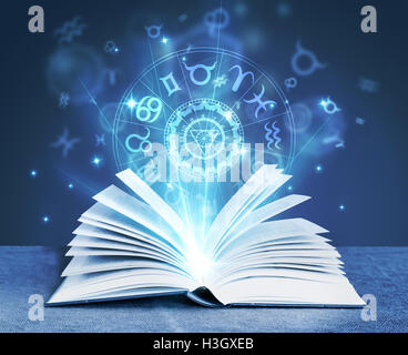 Astrologia Libro magico Foto Stock