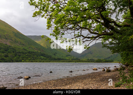 Cercando la Kirkstone Pass da fratelli acqua, Lake District, Cumbria, Inghilterra Foto Stock