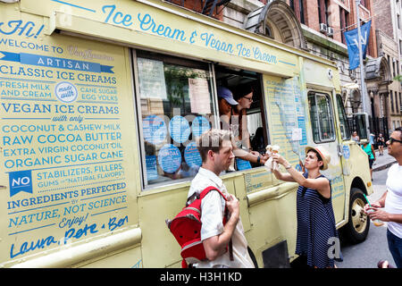 New York City,NY NYC Manhattan,Chelsea,Rubin Museum of Art,Block Party,festival annuale,tema Nepal,food truck,venditore venditori vendere venditori vendere,stallo Foto Stock