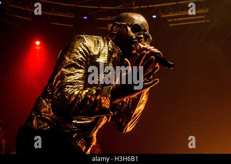 Maitre Gims suona dal vivo in Milano, Italia, il 10 maggio 2016 Foto Stock