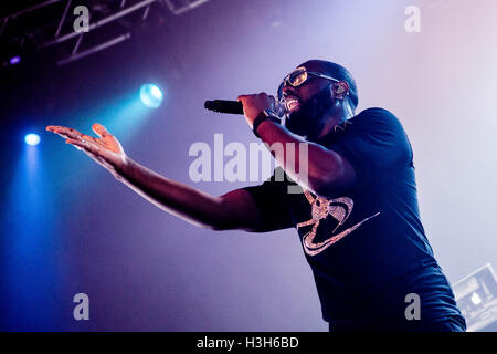 Maitre Gims suona dal vivo in Milano, Italia, il 10 maggio 2016 Foto Stock