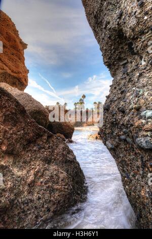 Vista al tramonto del Treasure Island Beach al montaggio in Laguna Beach, California, Stati Uniti Foto Stock