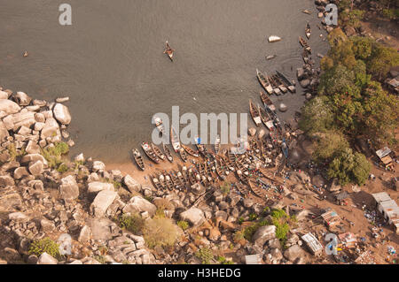 Pesca artigianale insediamento sul lato sud-est del lago Victoria, Mwanza Tanzania. Foto Stock