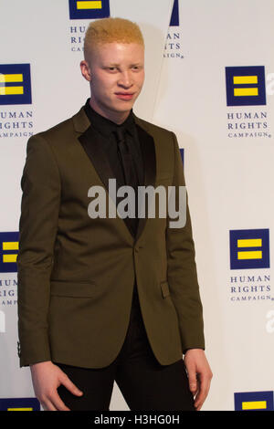 Modello Shaun Ross sul tappeto rosso della HRC 2016 Cena nazionale su settembre, 10, 2016 a Washington D.C.. Foto Stock