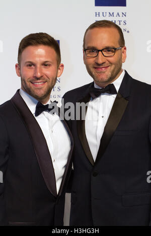 Chad Griffin presidente HRC & Charles Joughin sul rosso capet al 2016 Diritti umani nazionali della campagna cena a settembre, 10, 2016 a Washington D.C.. Foto Stock